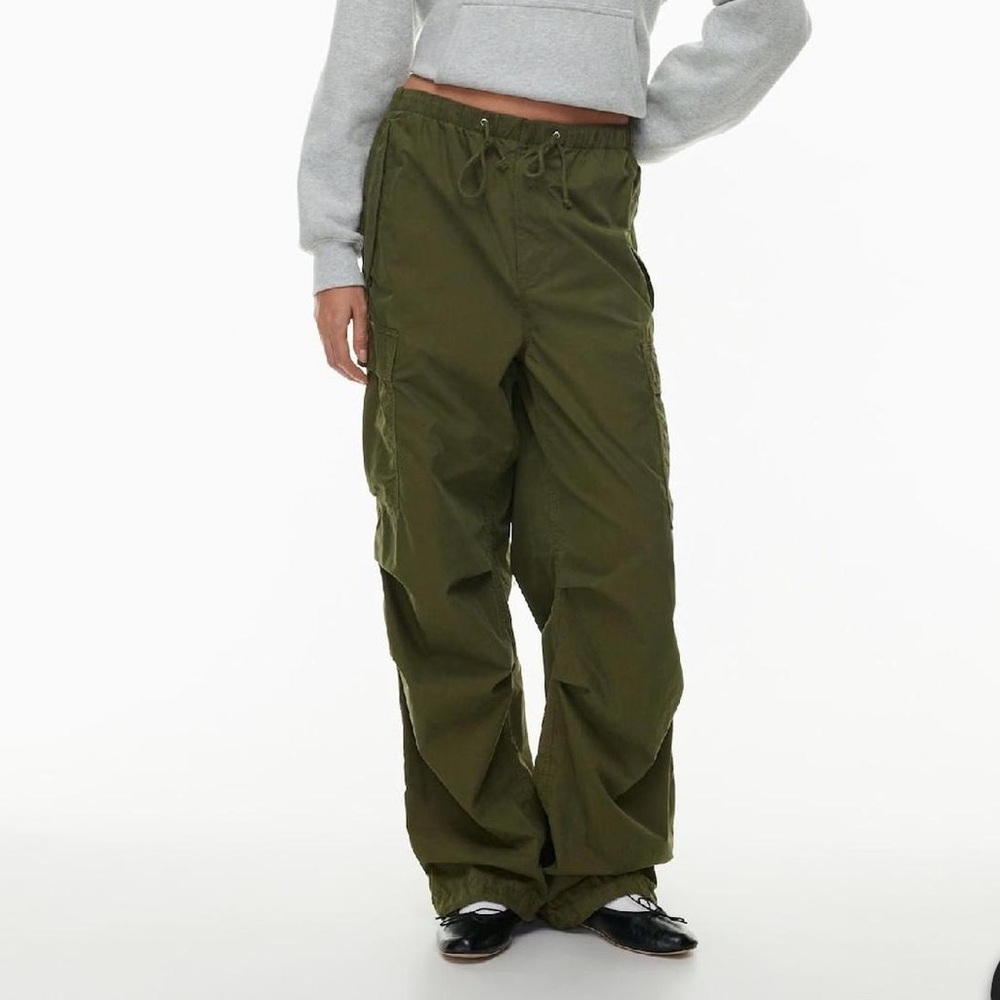 Aritzia TNA Squad Pocket Parachute Pant